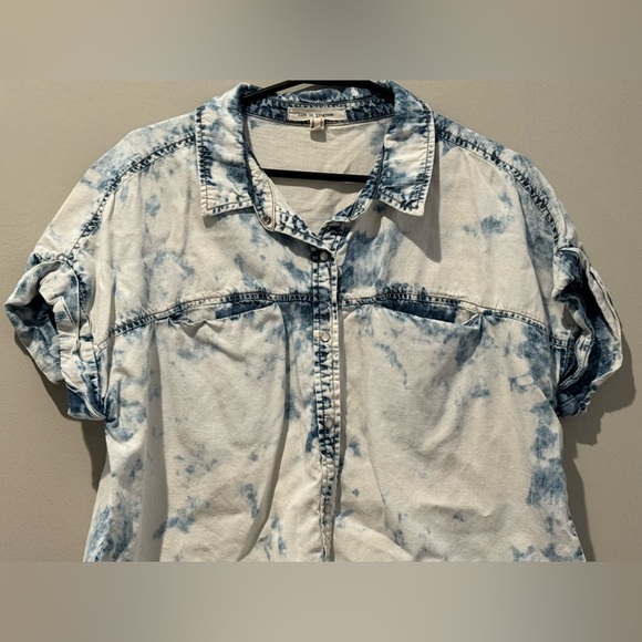 Life in Progress Cropped Bleached Jean Button Up Crop Top - Picture 4 of 7